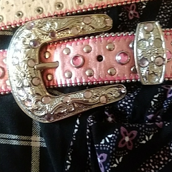 Silvertone Buckle. Pink metallic belt embellished - Picture 1 of 3